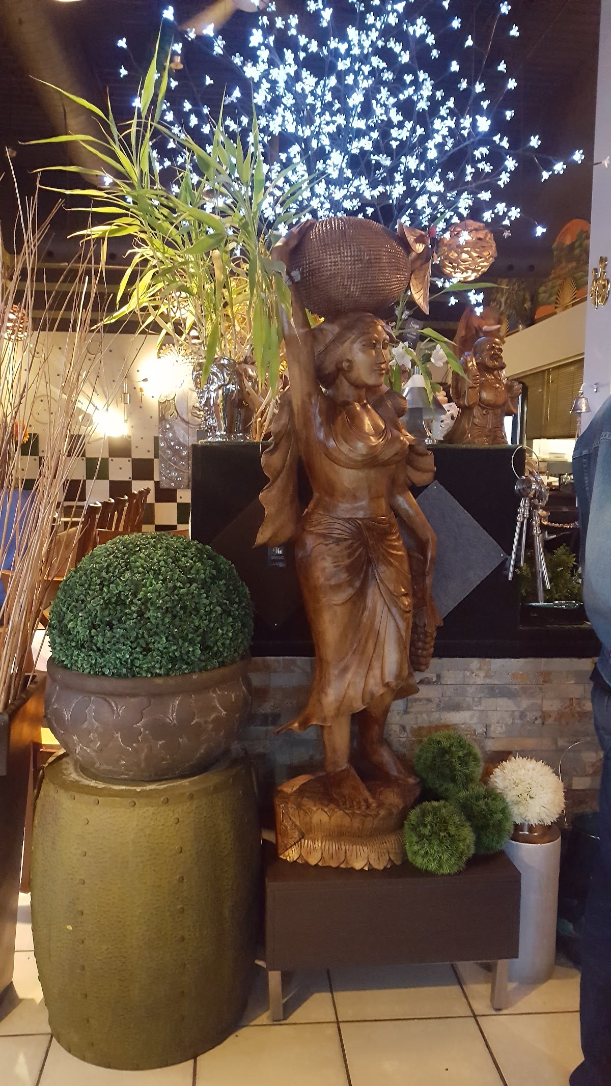 Saigon Thai Restaurant exterior and interior